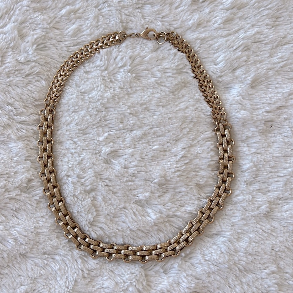 Gold Tone Chain Link Choker (Necklace)